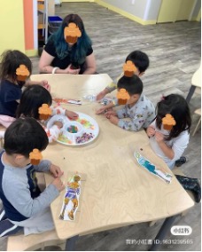 Children making Terry Fox related hand crafts