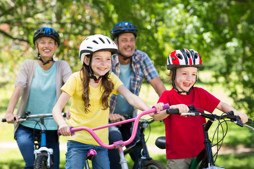 Parentsandtheirschool agedchildrenridebikes